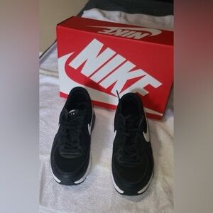 Nike Black and White Athletic Women’s Shoes